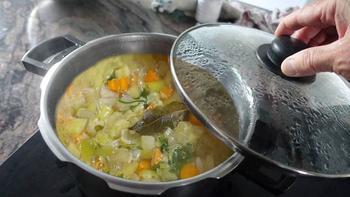 Restaurant goes viral for cheeky response to customer bay leaf complaint