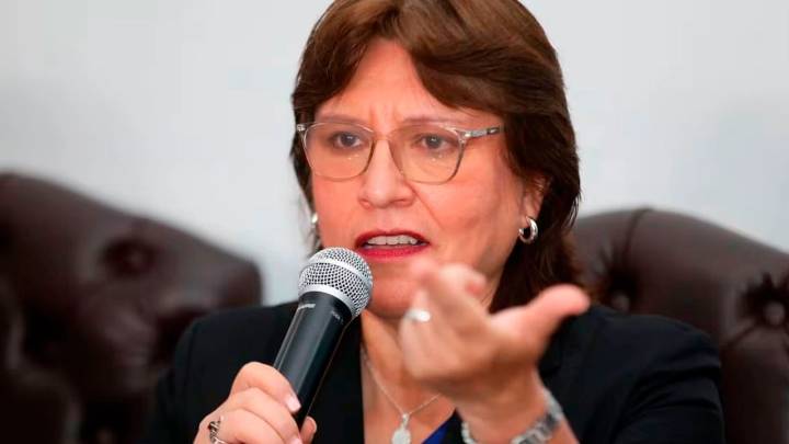 Delia Espinoza denuncia persecución política tras inhabilitación propuesta por el Congreso