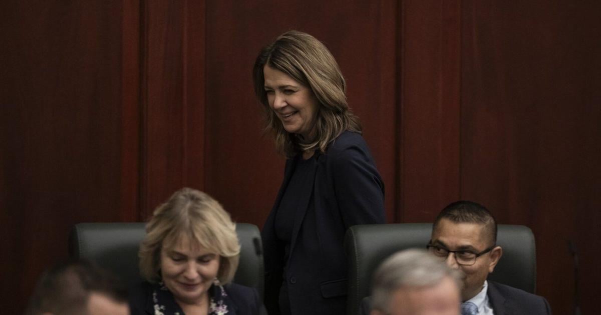 Alberta Premier Danielle Smith distances herself from $109M DynaLife lab testing debacle