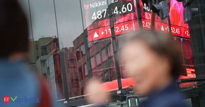 Japan's Nikkei falls 3% on tech selloff
