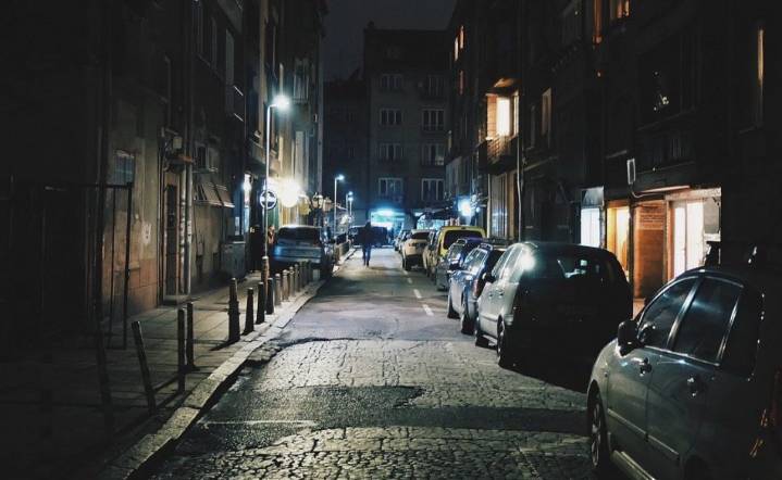 "Oba, it's Getting Dark, Henry": Manitoba Couple Always in Bed by 4:30 this Time of Year