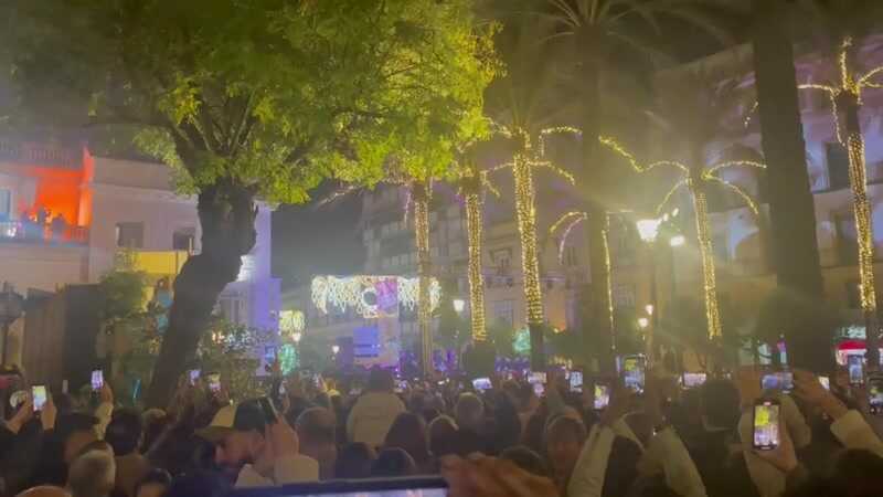 Lleno impresionante en el centro para dar la bienvenida al ciclo navideño