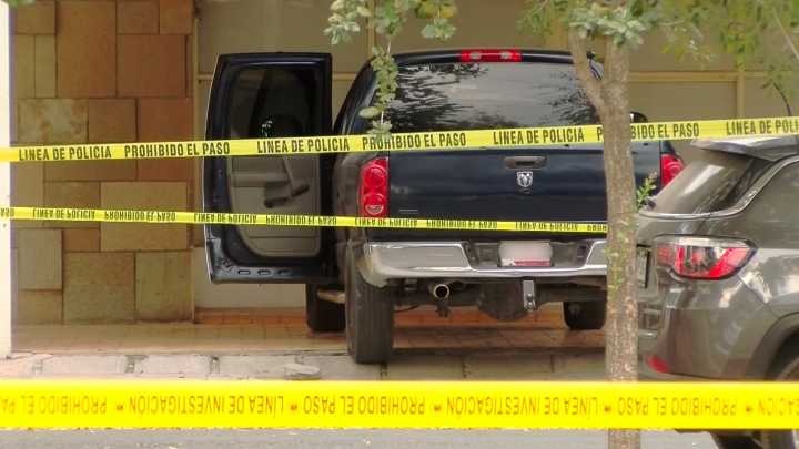 Hallan a Hombre Sin Vida Dentro de Camioneta en la Colonia Mitras Centro en Monterrey