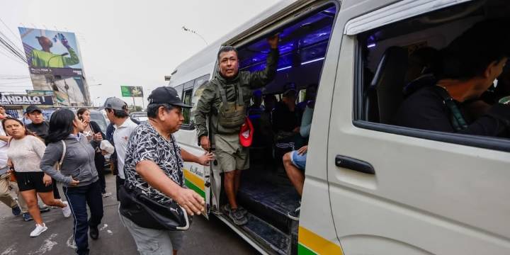 Transportistas reportan 90% de acatamiento en paro y demandan que la PNP permita libre circulación de buses