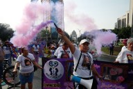 El grito de las mujeres llena las calles: así se vivió la marcha del 25N en el mundo