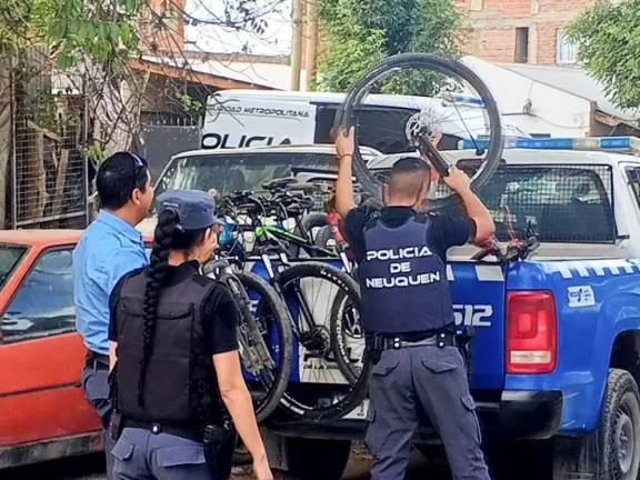 Siete demorados y secuestro de drogas en Neuquén