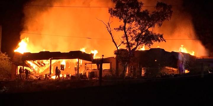 Family escapes unharmed after engulfs New River home