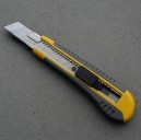 La sorprendió al subir a su auto y la amenazó con una trincheta: Terminó detenido