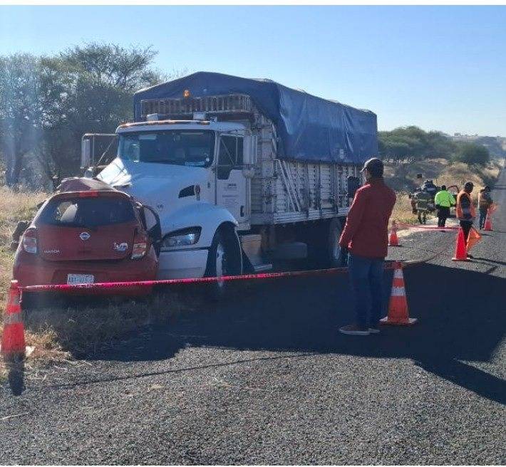 Reina de belleza de Teocaltiche, Jalisco y su novio fallecen en accidente automovilístico
