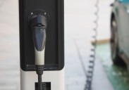 Solo el 18% de los municipios ofrecen incentivos fiscales para cargadores de vehículos eléctricos