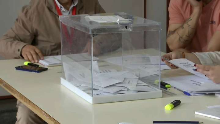 María Guardiola ganaría las elecciones en Extremadura pero necesitaría a Vox para gobernar, según el CIS