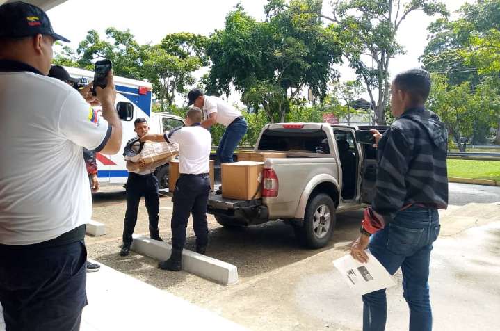 Gobernador Luna dota área de servicios médicos de la UNES