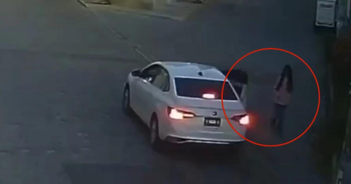 VIDEO: Momento exacto en que sujetos intentan "levantar" a 2 mujeres en San Pedro Cholula, Puebla