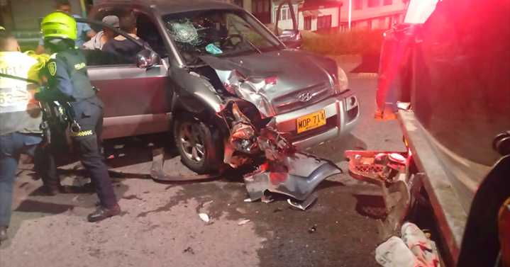 Conductor en estado de embriaguez lesionó a un funcionario de Interaseo en horas de la madrugada