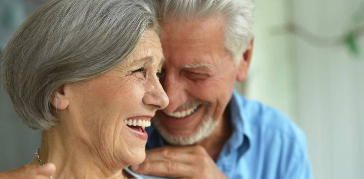 El humor ayuda a envejecer mejor: tres tipos, cuáles son sus beneficios y ¿se puede entrenar?