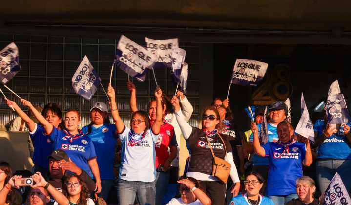 ¡Ni ellos se lo esperaban! Afición de Cruz Azul Femenil, sorprendida con la gran temporada