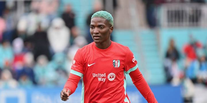 Temwa Chawinga goes back-to-back as NWSL MVP