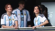 Dua Lipa se robó las miradas en el superclásico del fútbol argentino que terminó con victoria para Boca Juniors