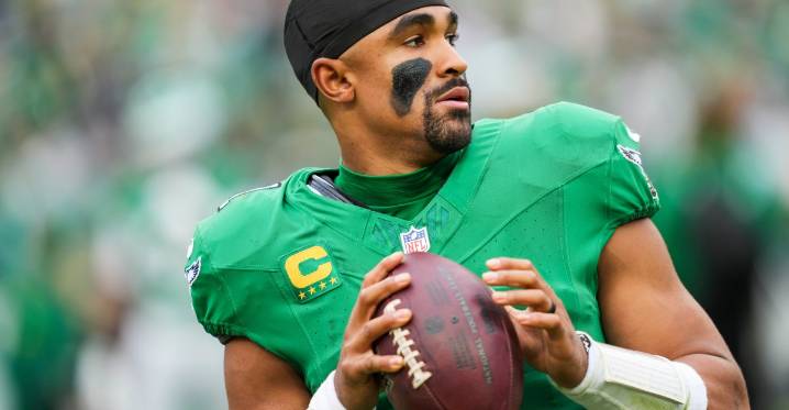 Eagles Film Review: Analyzing Jalen Hurts’ 2025 season so far