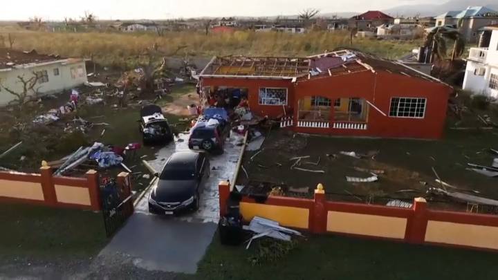 Vídeo: Un dron capta la devastación en Black River después del impacto del huracán Melissa