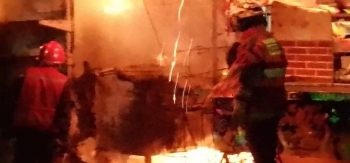 Incendio consumió varios comercios en Petare