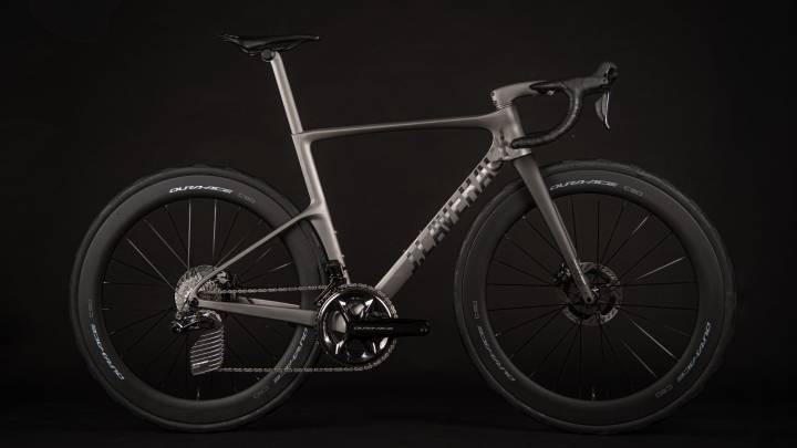 J.Laverack's unveils Speedform and AM64 Carbon at Rouleur live
