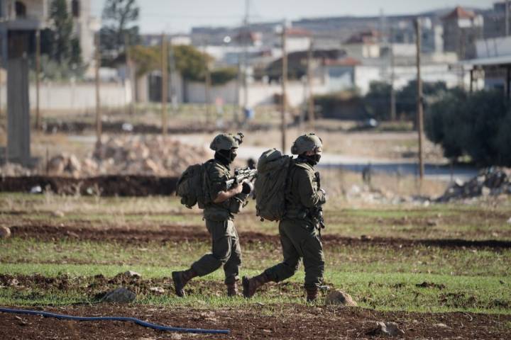 Israeli soldiers kill Palestinian men in West Bank after they appear to surrender