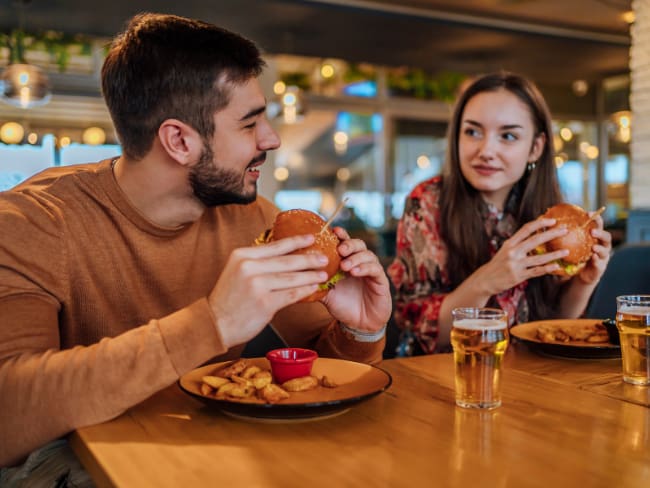 El Corral lanza nueva hamburguesa en conmemoración a su historia y anunció fuerte expansión