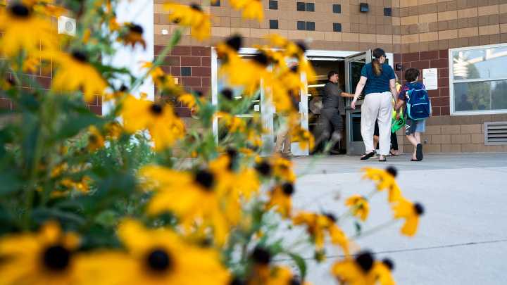 Poudre School District weighs later start to mitigate heat issues