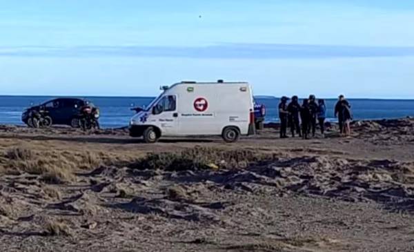 Una mujer denunció que dos hombres la secuestraron, la maniataron e intentaron tirarla al mar