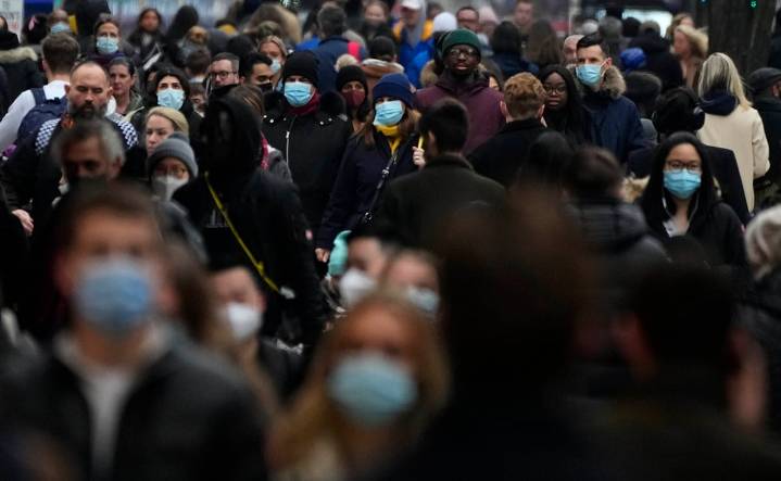 Hombre muere por rara cepa de gripe aviar H5N5 en EU; ven bajo riesgo para el público