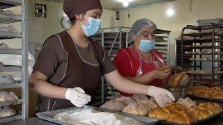 Así se elabora el tradicional Pan de Muerto, disfrútalo en Delibaguett