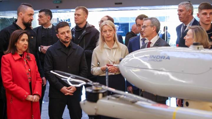 Indra muestra a Zelenski sus cuatro principales sistemas de defensa en plena gira del presidente ucraniano para captar ayuda europea