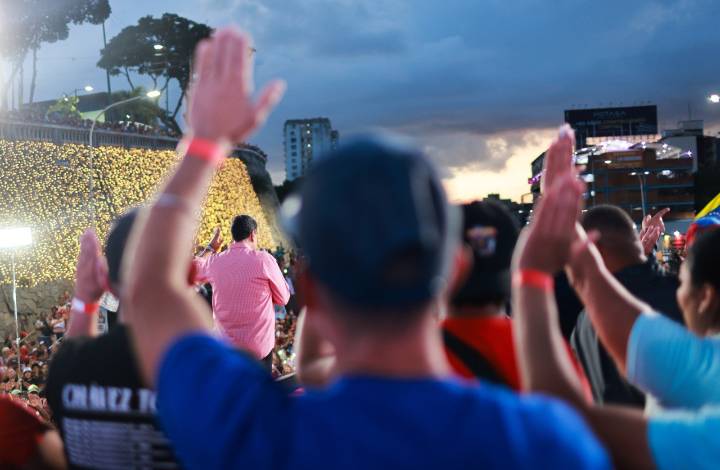 Juramentan los Comités Bolivarianos de Base Integral del país