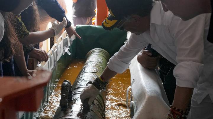 Un cañón, porcelanas chinas y monedas son extraídas por Colombia del galeón San José