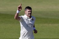 James Anderson signs new Lancashire deal to extend playing career