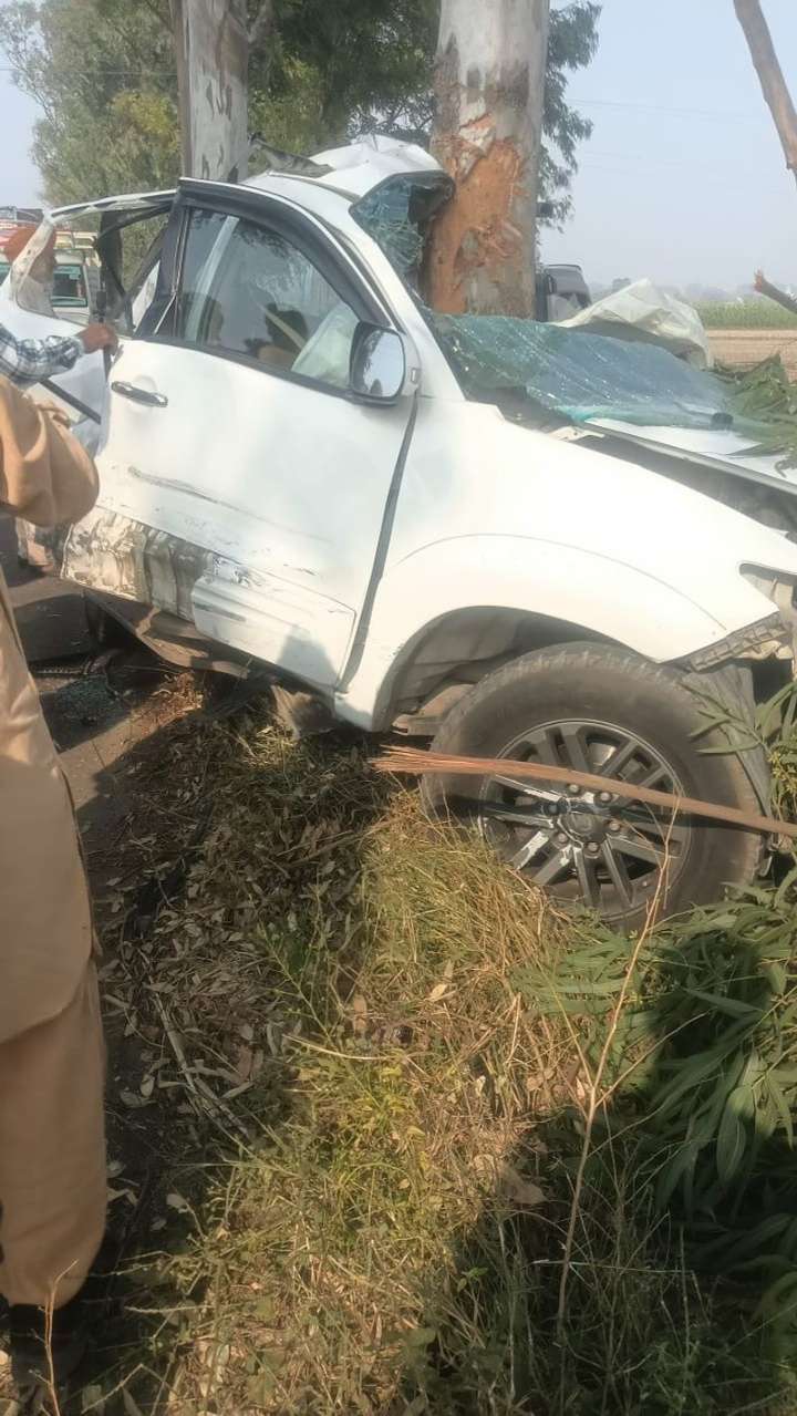 Two Canada NRI youths die as car rams into tree after hitting motorcycle