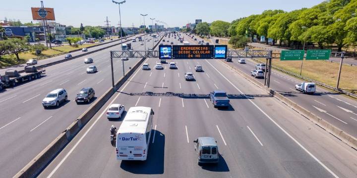 Cambios en los radares de la Autopista del Oeste: cuál es la nueva velocidad máxima permitida