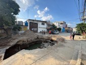 Socavón de 8 metros de diámetro desplaza subsuelo; peligran viviendas en Iztapalapa