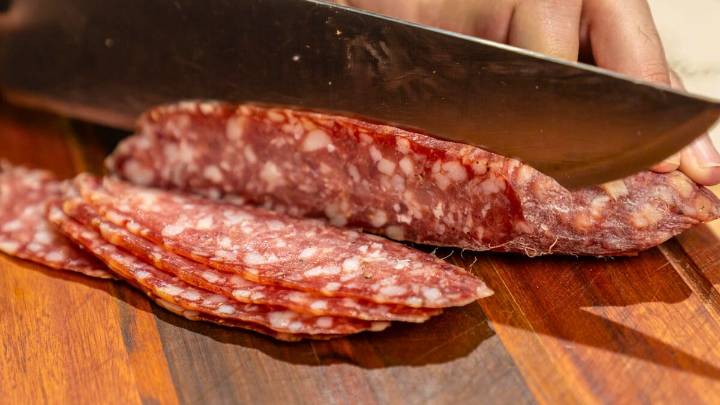 Cómo hacer salamín casero de campo: la receta del embutido curado y de sabor especiado