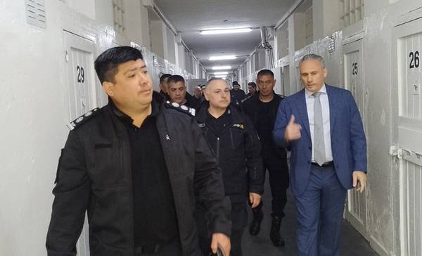 Firman protocolo para revertir la superpoblación de detenidos en comisarías