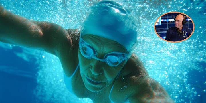 El nadador y medallista olímpico Rowdy Gaines reveló 5 claves para que los adultos retomen la natación sin lesiones