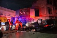 Conductora alcoholizada deja su auto en pérdida total tras volcarse en el Bulevar Fundadores