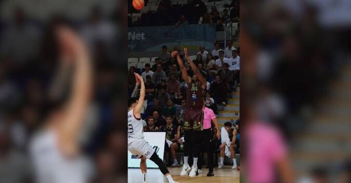 El COB, un náufrago en la isla ante el Palma (83