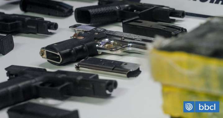 La diferencia de más de 15 mil armas perdidas o robadas en cifras oficiales de la DGMN y Carabineros