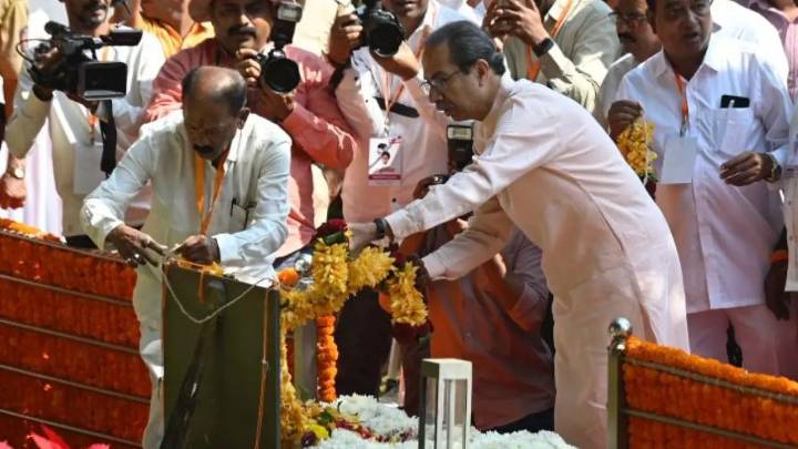 IN PHOTOS: Thackeray family reaches Shivaji Park to pay tribute to Bal Thackeray