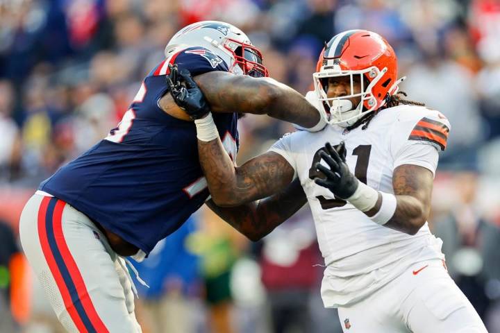 Browns extend defensive end Alex Wright to a 3