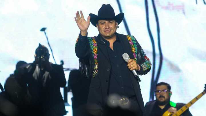 Así Reaccionó Julión Álvarez a la Detención de su Supuesto Piloto en Honduras