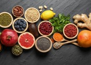 Espirulina, acai, semillas de chía... ¿son estos "superalimentos" realmente tan buenos como dicen?