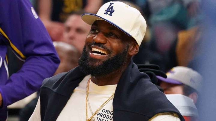Lakers fans fired up for LeBron James’ season debut vs Jazz
